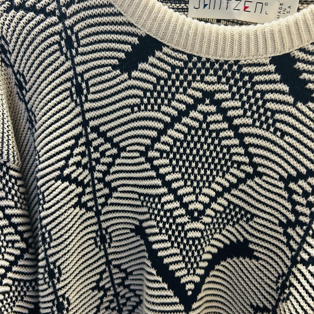 Jantzen Patterned Women's Sweater. Size Large. Cream & Navy. - Picture 3 of 3